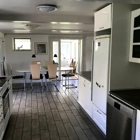 Tingvej 15 Feriehus *